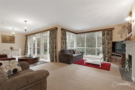 Property photo of 18 Amber Grove Mount Waverley VIC 3149