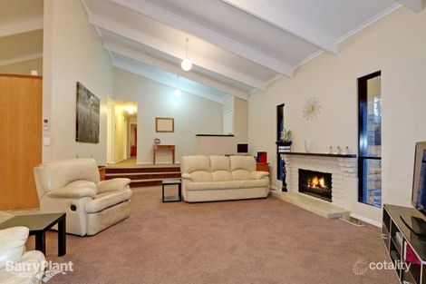 Property photo of 22 Dobell Place Mooroolbark VIC 3138