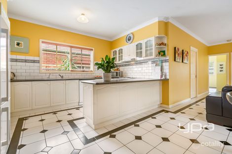 Property photo of 1 Cathkin Close Sunbury VIC 3429