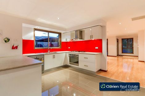 Property photo of 20 Garnet Close Narre Warren VIC 3805