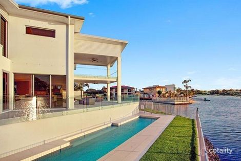 16 Carmel Ct, Broadbeach Waters, QLD 4218