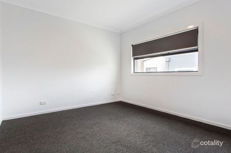 Property photo of 26 Nugget Way Cranbourne East VIC 3977