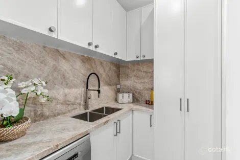 Property photo of 10 Raven Circuit Warriewood NSW 2102