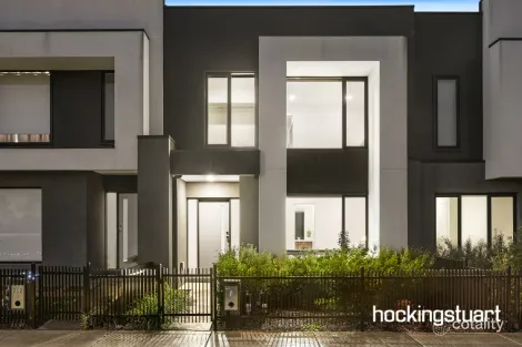 Property photo of 20 Lamington Walk Wollert VIC 3750