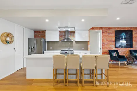 Property photo of 10 Emerald Crescent Koo Wee Rup VIC 3981