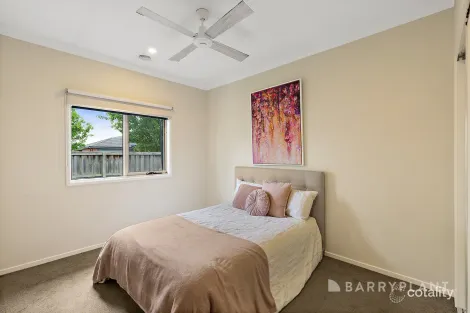 Property photo of 10 Emerald Crescent Koo Wee Rup VIC 3981