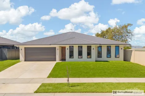 Property photo of 2 Hoynes Circuit Blayney NSW 2799