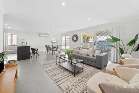 18 Gannet St, Redbank Plains, QLD 4301