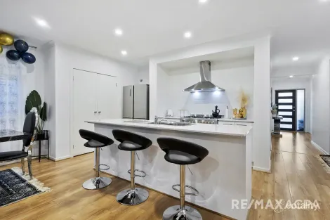 Property photo of 24 Emblem Street Tarneit VIC 3029