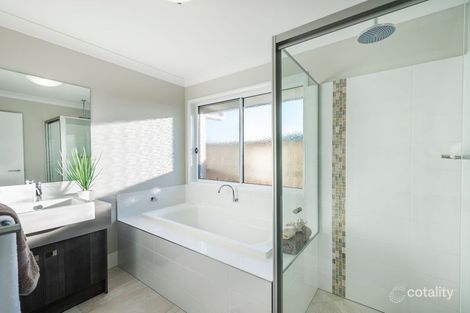 13 Promenade Cct, Rothwell, QLD 4022