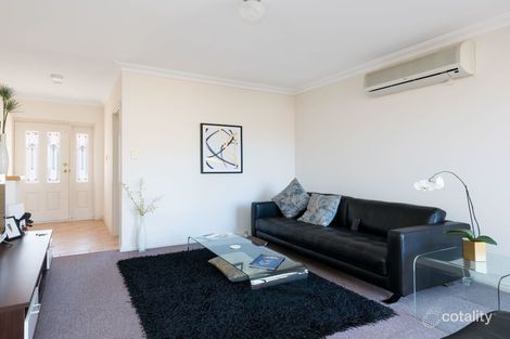 Property photo of 4/7 Endeavour Road Hillarys WA 6025