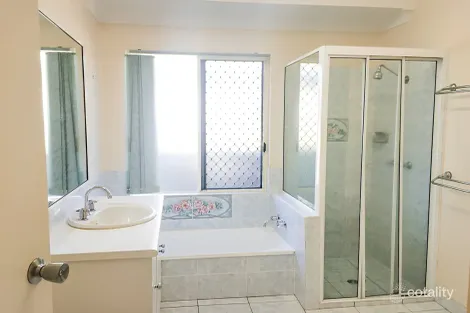 Property photo of 31 Dalkeith Crescent Mount Louisa QLD 4814