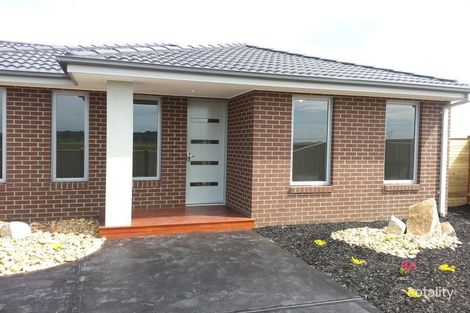 Property photo of 11 Shelton Park Drive Koo Wee Rup VIC 3981