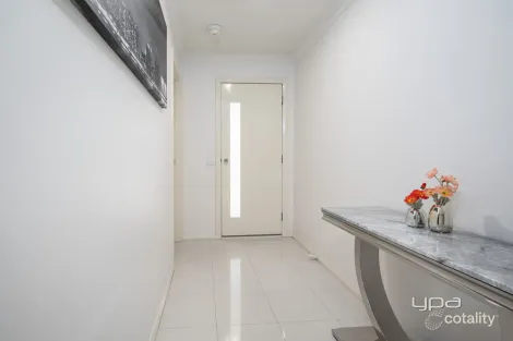 Property photo of 13 Cooma Place Burnside Heights VIC 3023