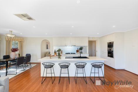 Property photo of 7 Showjump Crescent Endeavour Hills VIC 3802