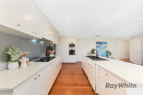 Property photo of 7 Showjump Crescent Endeavour Hills VIC 3802