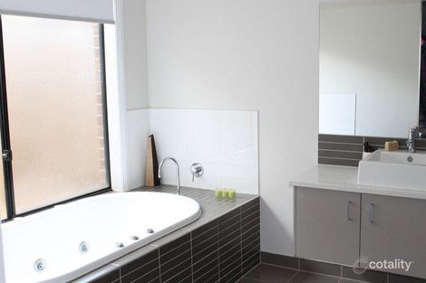 Property photo of 11 Sonny Close Maddingley VIC 3340