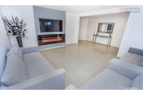 Property photo of 14 Hayfield Road Roxburgh Park VIC 3064