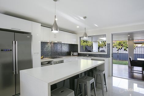 2/4 Craft Ct, Miami, QLD 4220