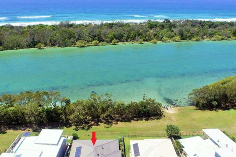 Property photo of 17 Overall Drive Pottsville NSW 2489