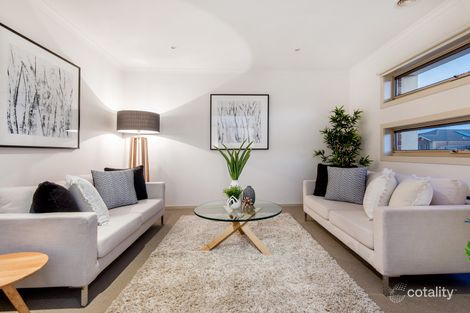 Property photo of 8 Lorikeet Court Pakenham VIC 3810