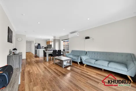 Property photo of 22 Allunga Way Werribee VIC 3030