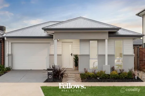 6 Chitwan St, Clyde North, VIC 3978