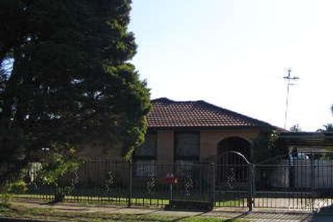 28 Gumdale Ave, St Johns Park, NSW 2176