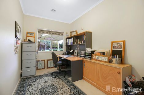 Property photo of 3 John Court Drouin VIC 3818
