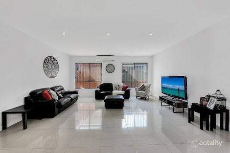 Property photo of 18 Biltmore Crescent Roxburgh Park VIC 3064