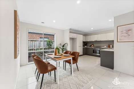 Property photo of 32 Gardener Drive Point Cook VIC 3030