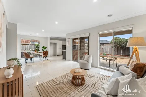 Property photo of 32 Gardener Drive Point Cook VIC 3030