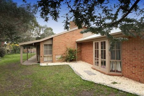 2 Blossom Walk, Croydon South, VIC 3136