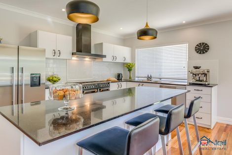 2 Ellen St, Mount Nasura, WA 6112