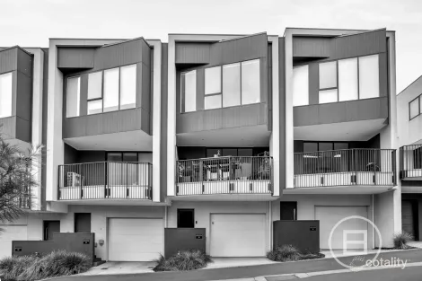 Property photo of 35 Boardwalk Place Keilor East VIC 3033