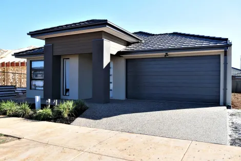 12 CHORLEY ST, STRATHTULLOH, VIC 3338