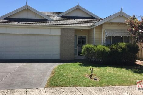 18 Prichard Ave, Lynbrook, VIC 3975