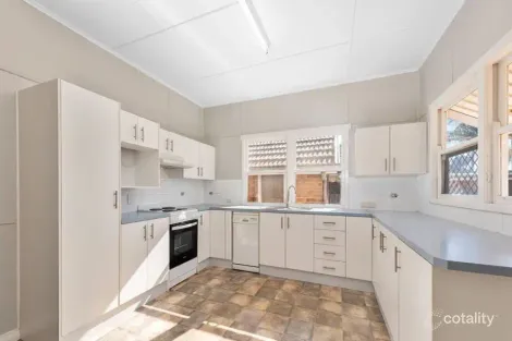 Property photo of 46 Ramsay Street Centenary Heights QLD 4350