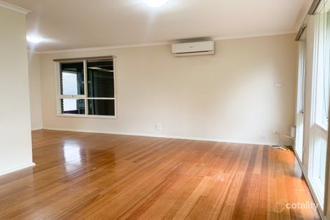 Property photo of 15 Isaac Smith Crescent Cranbourne VIC 3977