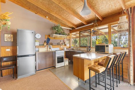 Property photo of 37 Lake Drive Howqua Inlet VIC 3723