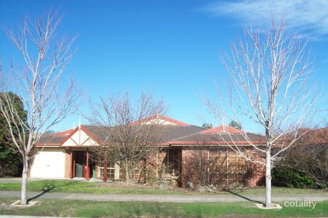 33 Sandalwood Dr, Narre Warren, VIC 3805