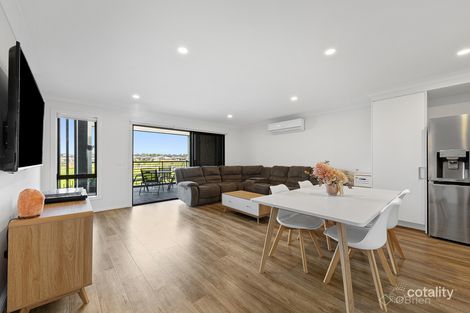 Property photo of 12 Mahara Walk Cranbourne West VIC 3977