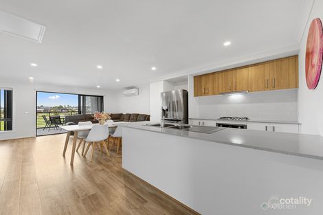 Property photo of 12 Mahara Walk Cranbourne West VIC 3977