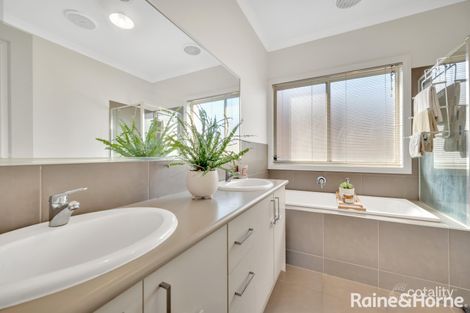 Property photo of 31 Saltbush Crescent Brookfield VIC 3338