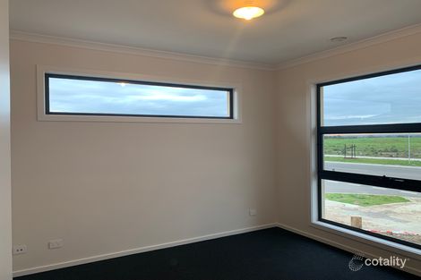 Property photo of 101 Strathlea Drive Cranbourne West VIC 3977