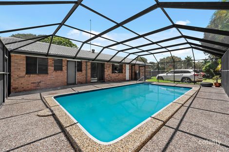 2 FAIRWAY DR, CLEAR ISLAND WATERS, QLD 4226