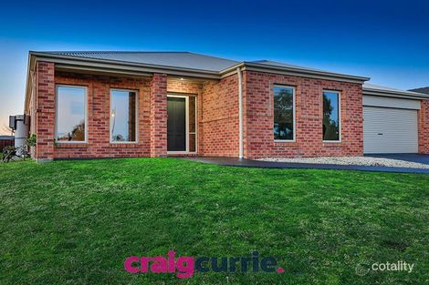 Property photo of 8 Laurina Link Pakenham VIC 3810
