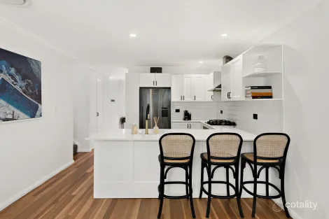 Property photo of 2/28 Chuter Avenue Monterey NSW 2217