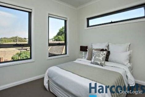 Property photo of 2/5 Elpis Court Oak Park VIC 3046