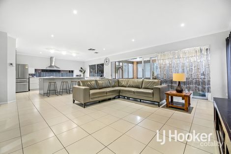 Property photo of 42 Royaloak Crescent Cranbourne East VIC 3977